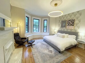 3 bedrooms, Egyptian cotton sheets, premium bedding, down duvets