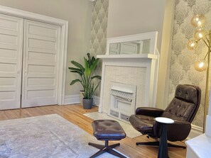 3 bedrooms, Egyptian cotton sheets, premium bedding, down duvets
