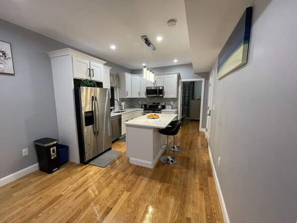 Microondas, horno, parrilla de estufa y lavavajillas 