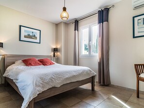 4 bedrooms, iron/ironing board, travel crib, free WiFi