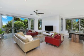 Deluxe Apartment | Living area | 50-inch LED TV with satellite channels, TV, Netflix