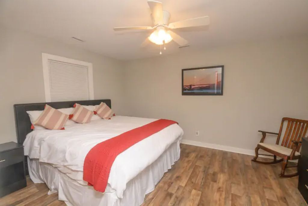 3 bedrooms, iron/ironing board, free WiFi, bed sheets