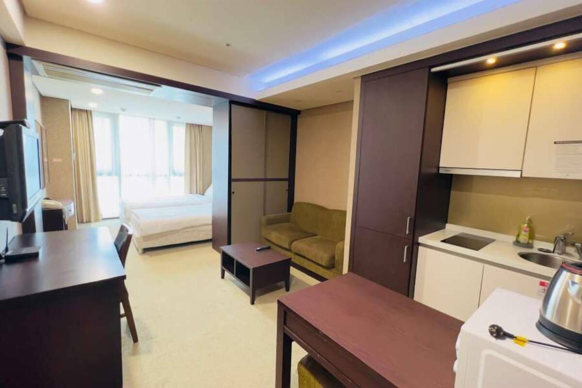 Habitación estándar con 2 camas individuales | Wifi gratis, decoración personalizada y muebles diferentes