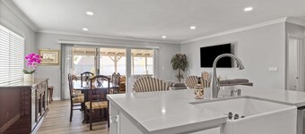 Charming 5 bedroom with a putting green