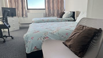 1 habitación, tabla de planchar con plancha y wifi