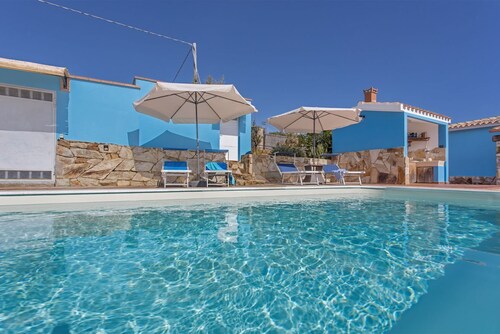 Villa Favòla avec piscine et vue mer