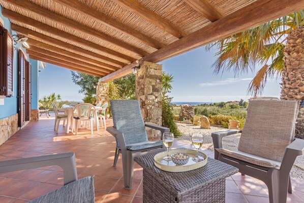 Outdoor dining - Villa Favòla independent with private pool (Tertenia)