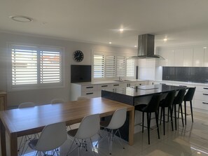 Dining - No Longer Taking booking. (Mermaid Waters)