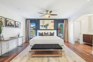 3 chambres, fer et planche à repasser, lit de bébé portatif