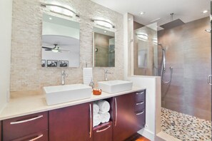 Combined shower/bathtub, hair dryer, towels, soap