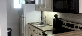 Lakeview Studio w/Free WIFI &Parking