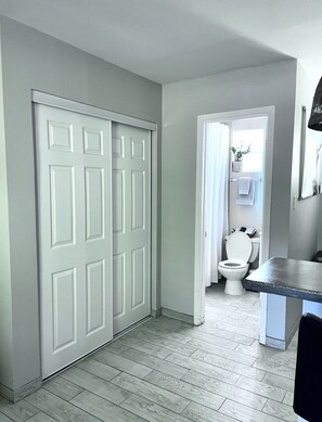 Combined shower/bathtub, hair dryer, towels, soap