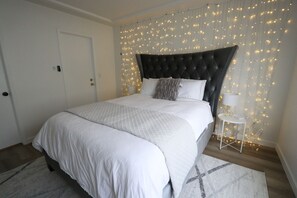 4 soverom, skrivebord, wi-fi (inkludert) og sengetøy