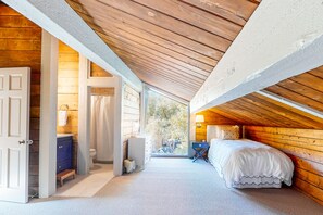 3 bedrooms, internet, bed sheets - 2nd-floor chalet with fireplace, grill, balcony, washer/dryer, ski & mtn views (Vail)