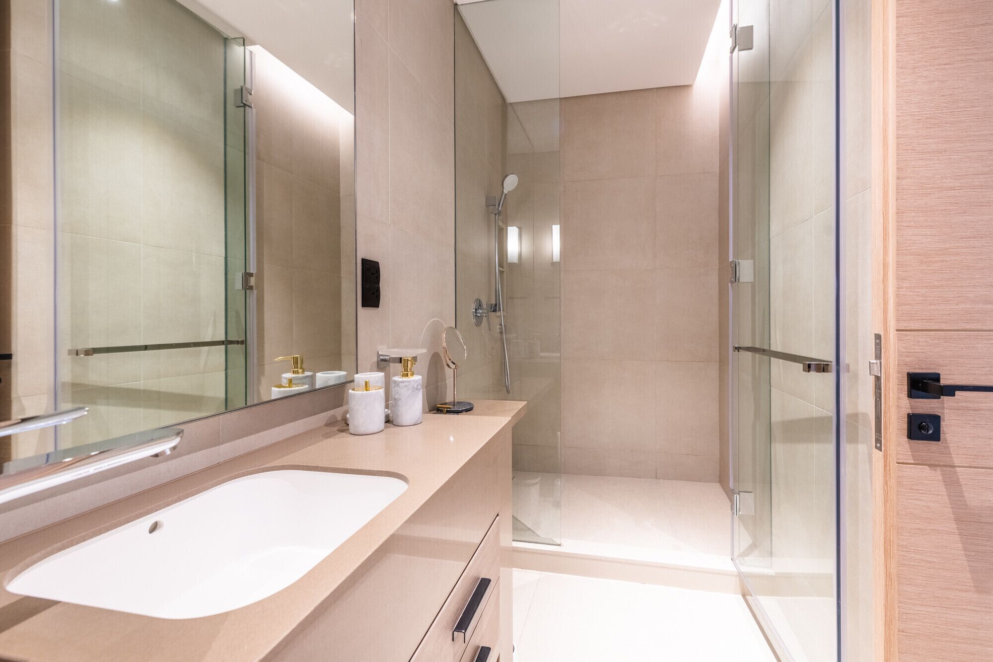 Bathtub, hair dryer, towels