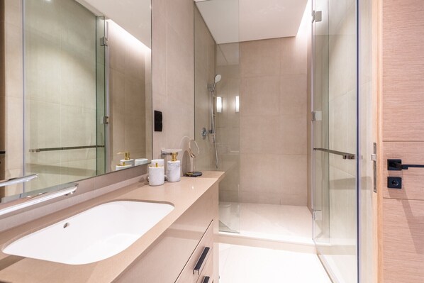 Bathtub, hair dryer, towels