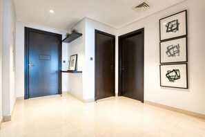 Interior - Luxury Palm Apartment with Beach & Sea View (Dubai)