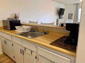 Fridge, microwave, oven, stovetop - < ONE MILE WALK TO SKI RESORT! PET FRIENDLY, STUDIO CONDO WITH BEAUTIFUL VIEWS! (Beech Mountain)