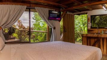 3 bedrooms, desk, iron/ironing board, WiFi