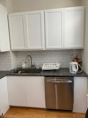 Dishwasher, cookware/dishes/utensils