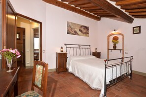 2 bedrooms, desk, free WiFi, bed sheets