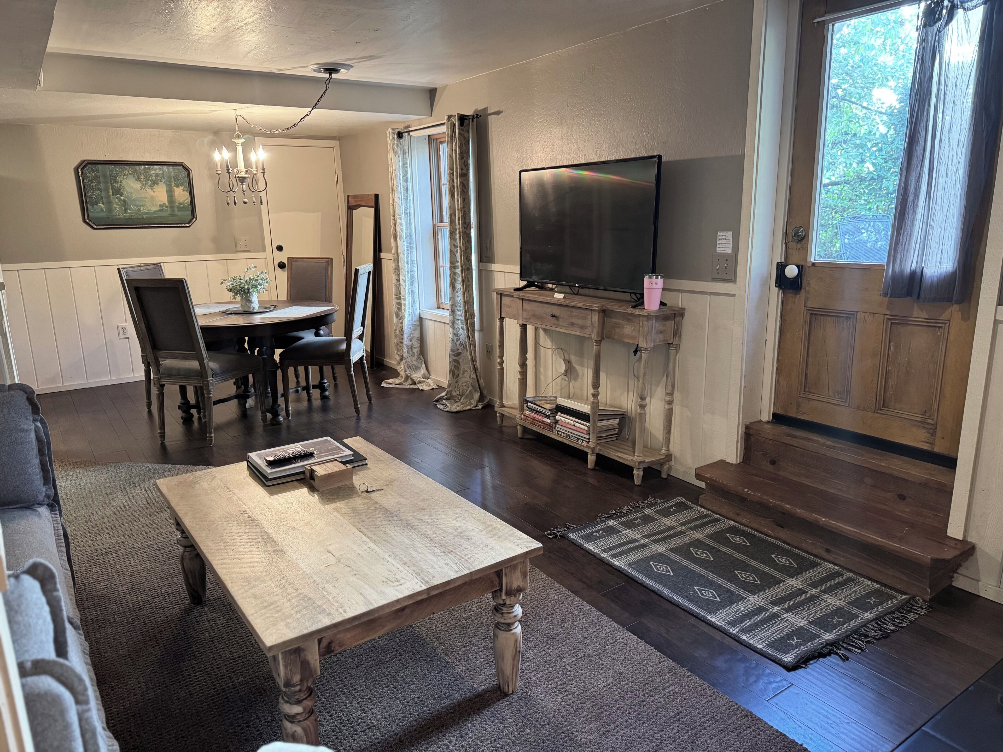 Smart TV, fireplace, books