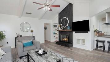 Smart TV, fireplace