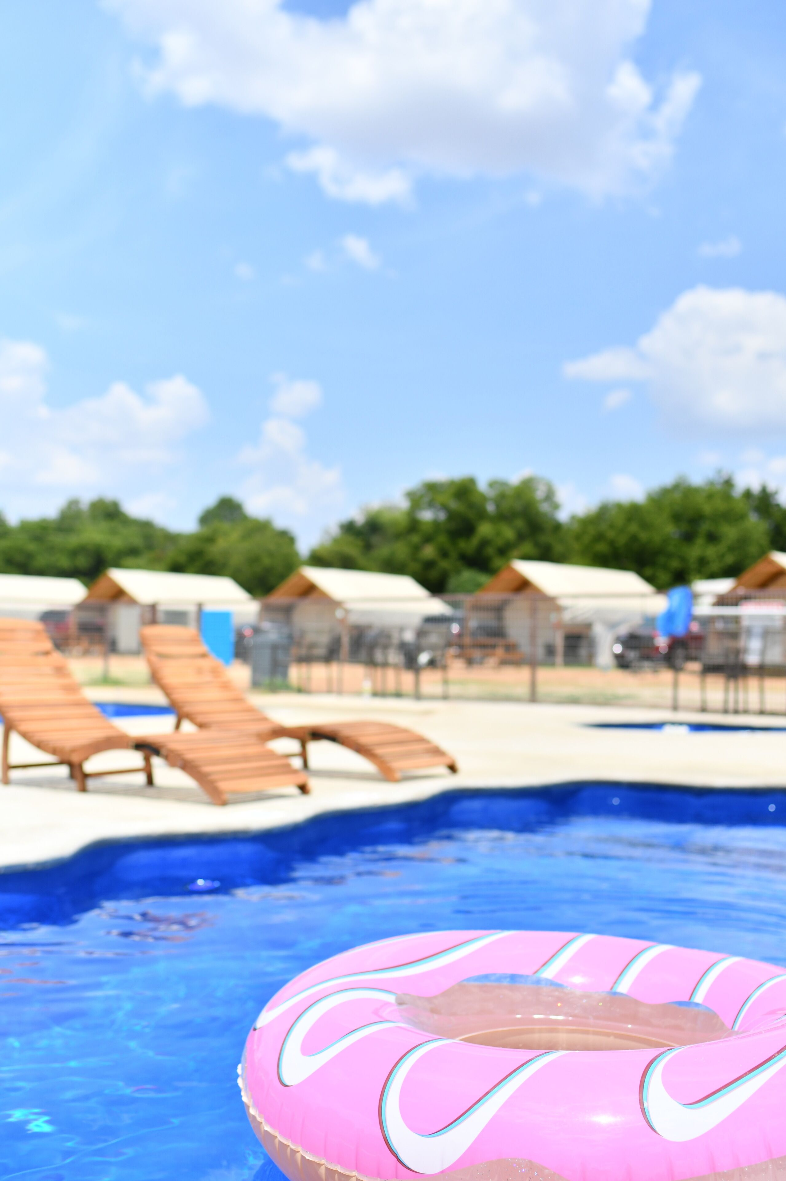 3 outdoor pools, pool loungers