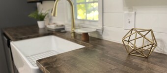 Modern Farmhouse w/Gameroom and theater room close to everything