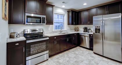 Charming studio with 3 pools, kitchenette & central AC
