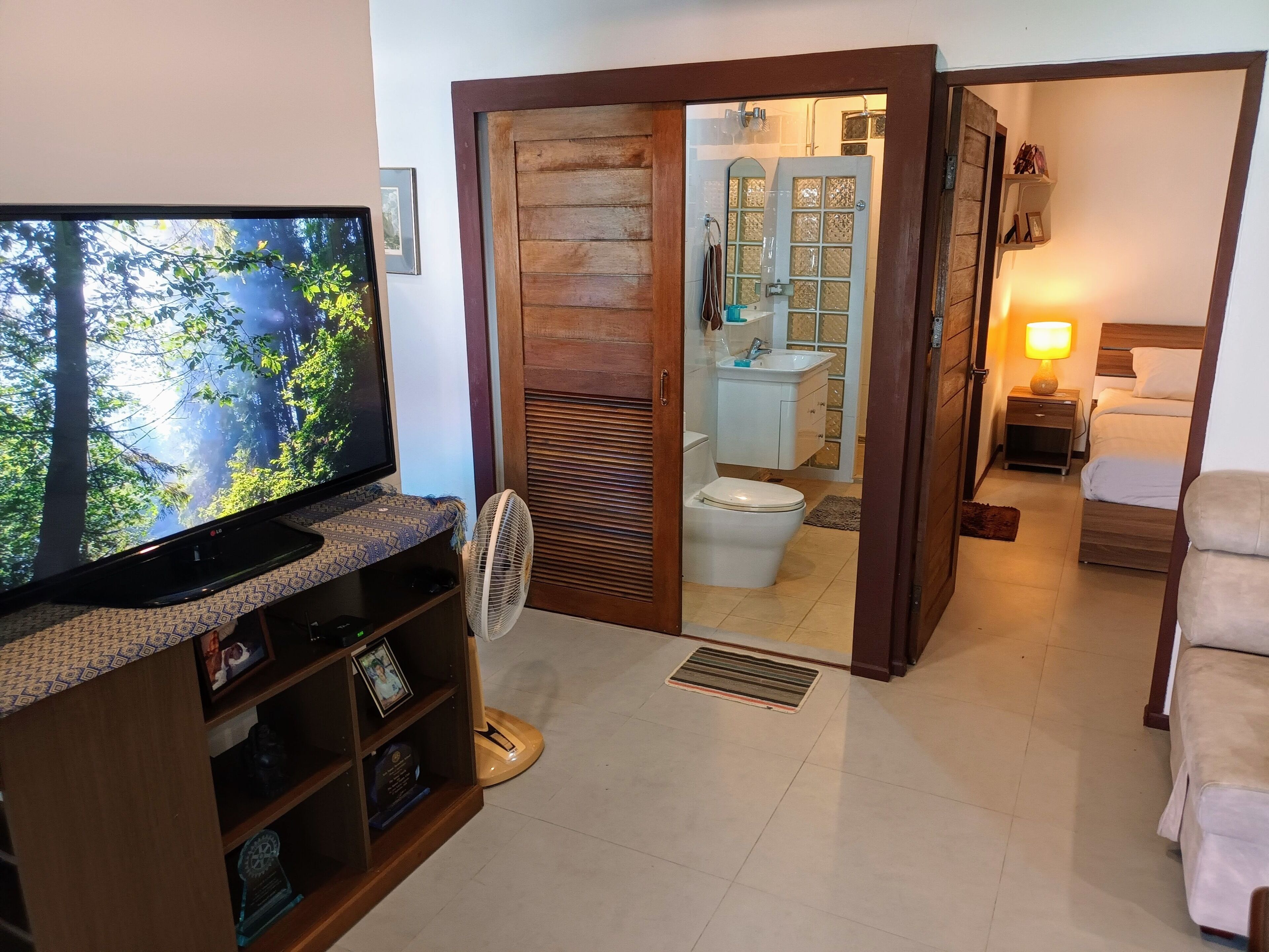 1 soverom, skrivebord, strykejern/-brett og wi-fi (inkludert)