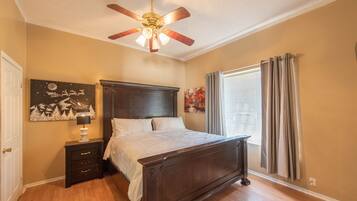 3 soveværelser, pengeskab på værelset, strygejern/strygebræt