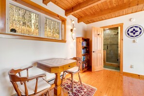 Interior - Private mountain home with amazing views, firepit & hot tub - near ski slopes (Banner Elk)