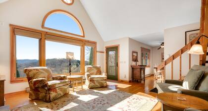 Private mountain home with amazing views, firepit & hot tub - near ski slopes