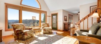 Private mountain home with amazing views, firepit & hot tub - near ski slopes