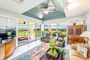 TV, DVD player, books, video library - Spacious golf course condo with lanai, sweeping views, hot tub, & pool (Waikoloa)