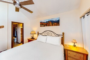 4 bedrooms, iron/ironing board, Internet, bed sheets