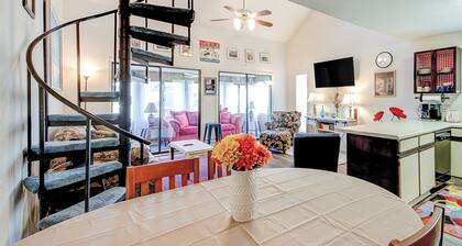 Tranquil coastal condo with 2 pools & enclosed porch - near golf & beaches