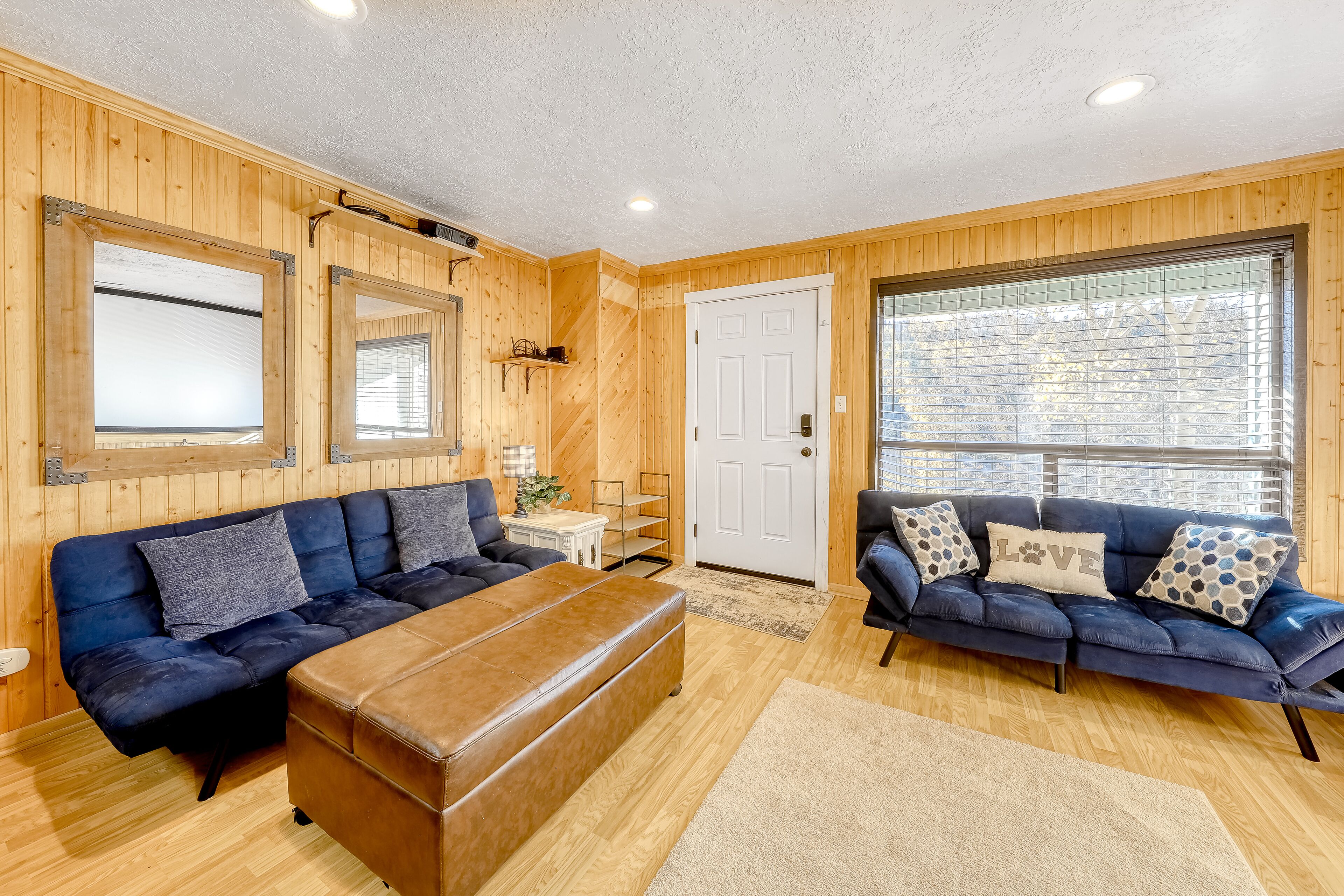 Ski-in/ski-out condo at Brian Head's Chair 8 with fireplace - on the bus route