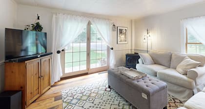 Historic home on 1 acre with snowmobile trails in backyard & mountain views