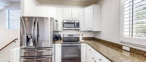 Réfrigérateur, micro-ondes, four, plaque de cuisson