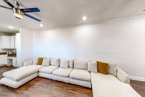 Televisión, chimenea, videojuegos y reproductor de DVD
