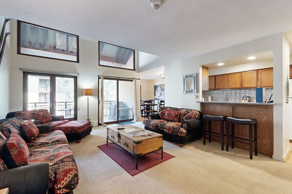 Televisión, reproductor de DVD y videoteca 