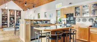 2-story lakefront home with incredible Mt Rainer views, large yard, grill, patio