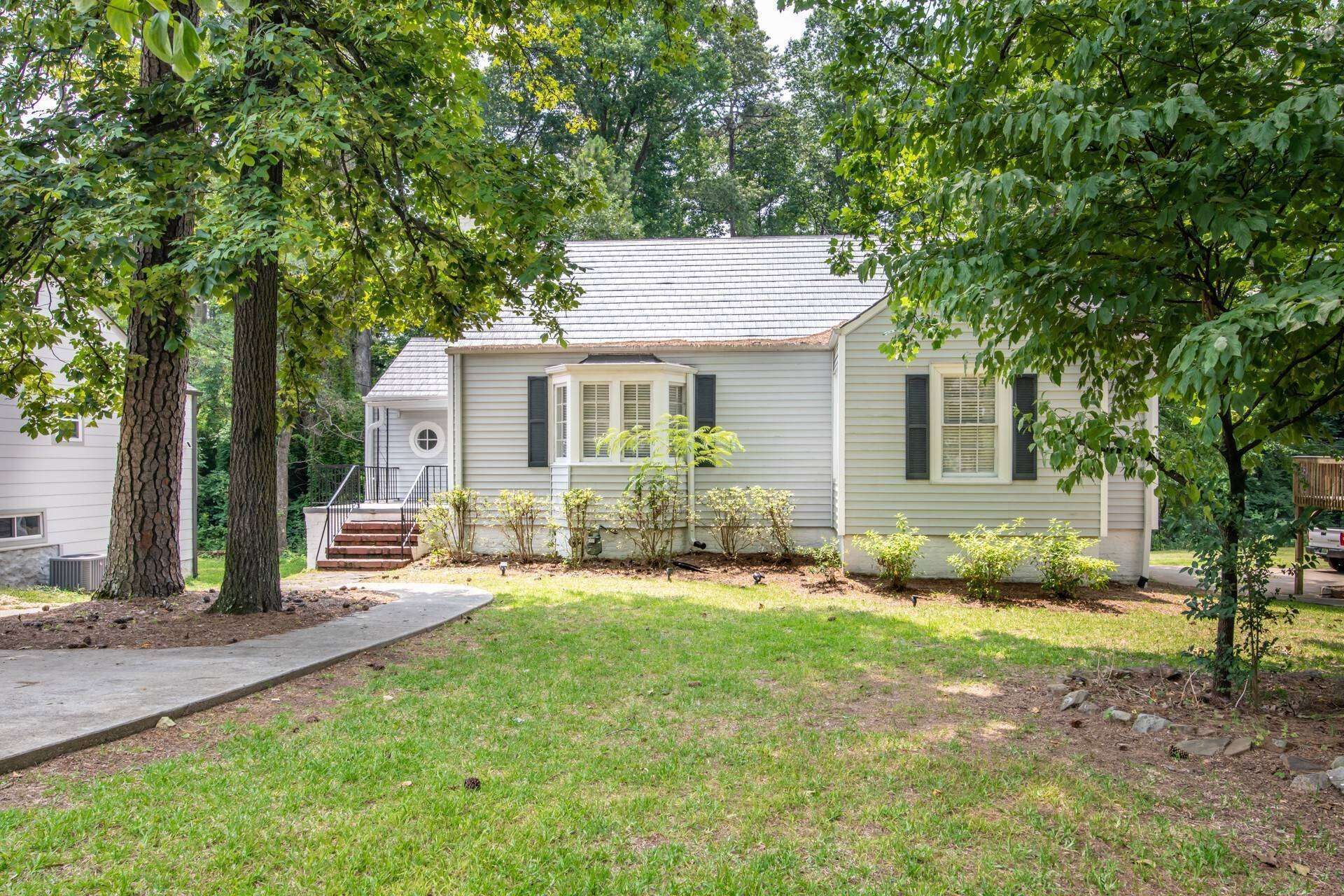 Charming Bungalow with Hot Tub | Diaper Row Oasis, Modern Amenities