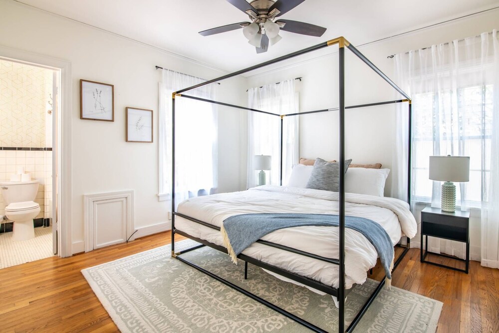 Diaper Row Oasis Charming Bungalow with Hot Tub, Deck, and Fireplace