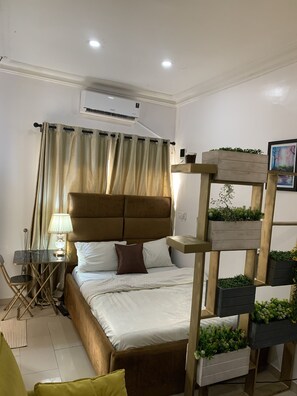 1 bedroom, desk, iron/ironing board, free WiFi - Lovely Studio Apartment with 24 Hours Light, Smart Tv And Wi-Fi (Lagos)