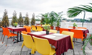 Restaurant - Treebo Classic Grande, Camp (Pune)