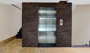 Elevator - Treebo Classic Grande, Camp (Pune)