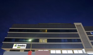 Exterior - Treebo Classic Grande, Camp (Pune)